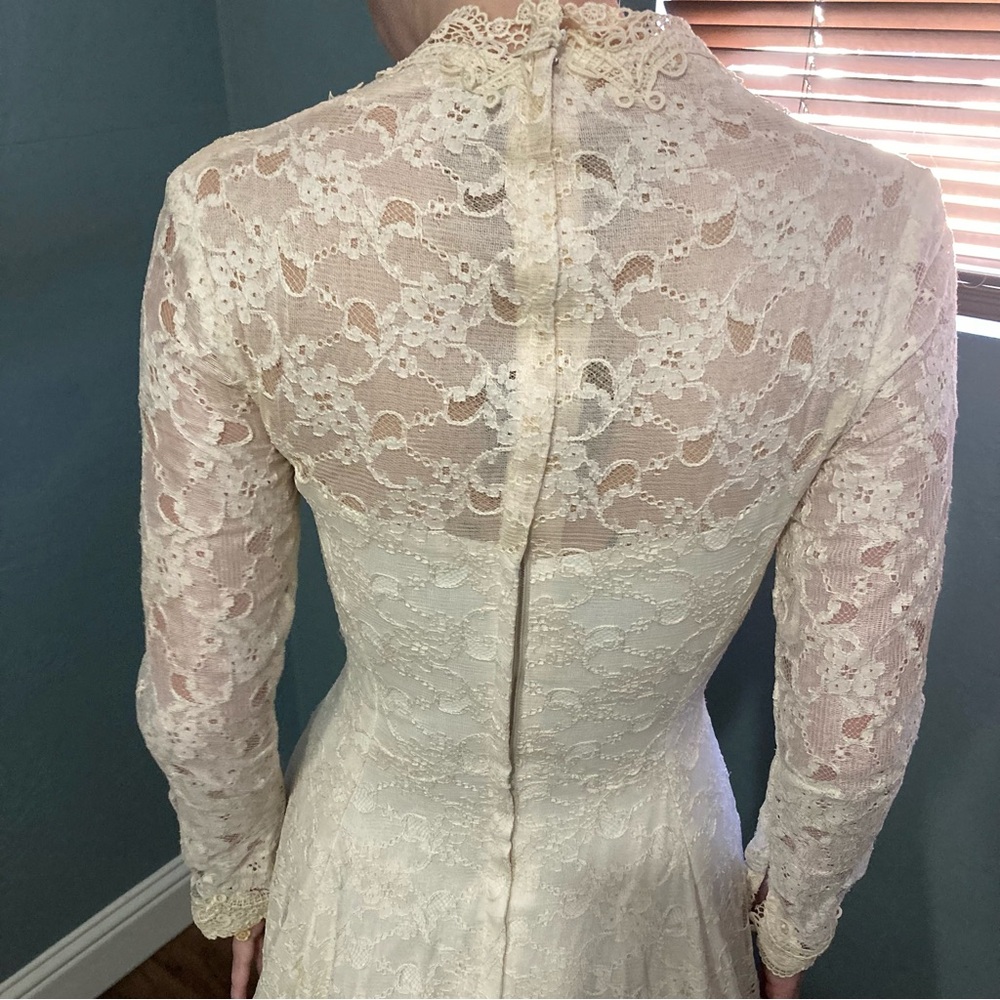 1950s William Cahill Original Lace Ivory Wedding Dress with Full Train - Picture 6 of 8